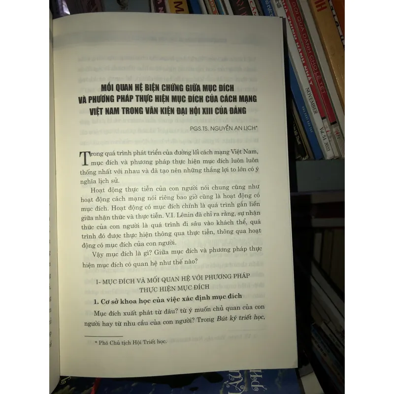 Những vấn đề lý luận và thực tiễn mới trong văn kiện đại hội XIll của Đảng  730994