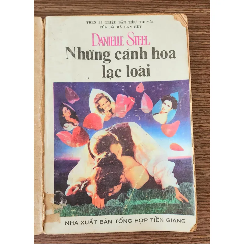 Tiểu thuyết NHỮNG CÁNH HOA LẠC LOÀI (nhà văn Danielle Steel) 947313