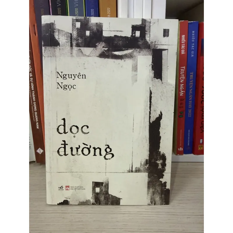 DỌC ĐƯỜNG - Nguyên Ngọc 935016
