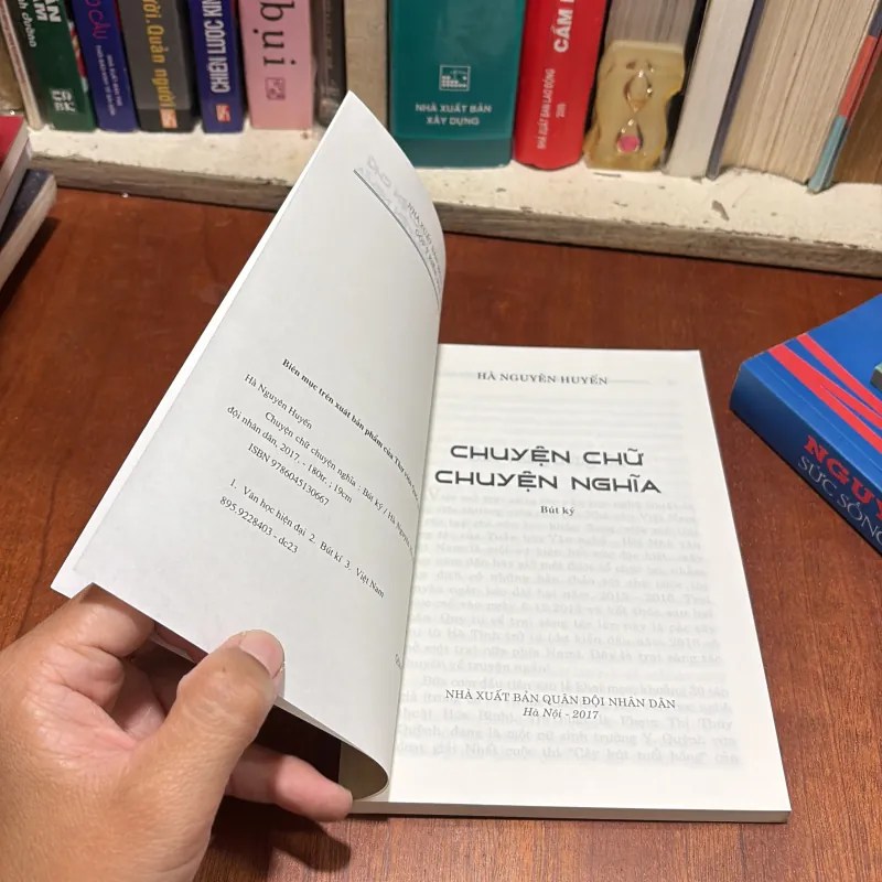 II Bút Ký: Chuyện Chữ Chuyện Nghĩa - Hà Nguyên Huyến - 2017 786243