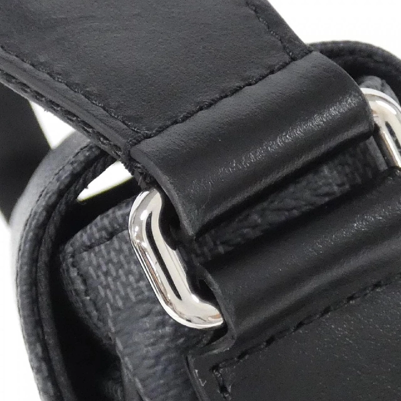 Túi đeo vai Louis Vuitton Damier Graphite District PM N42710 611736