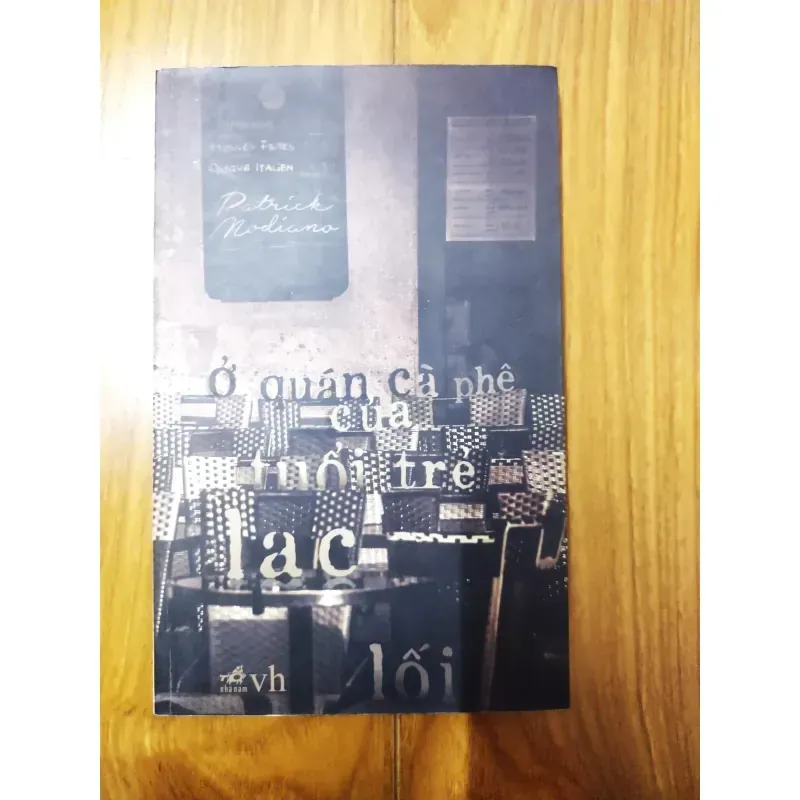 Sách: Ở quán cà phê của tuổi trẻ lạc lối - TG: Patric Modiano 932433