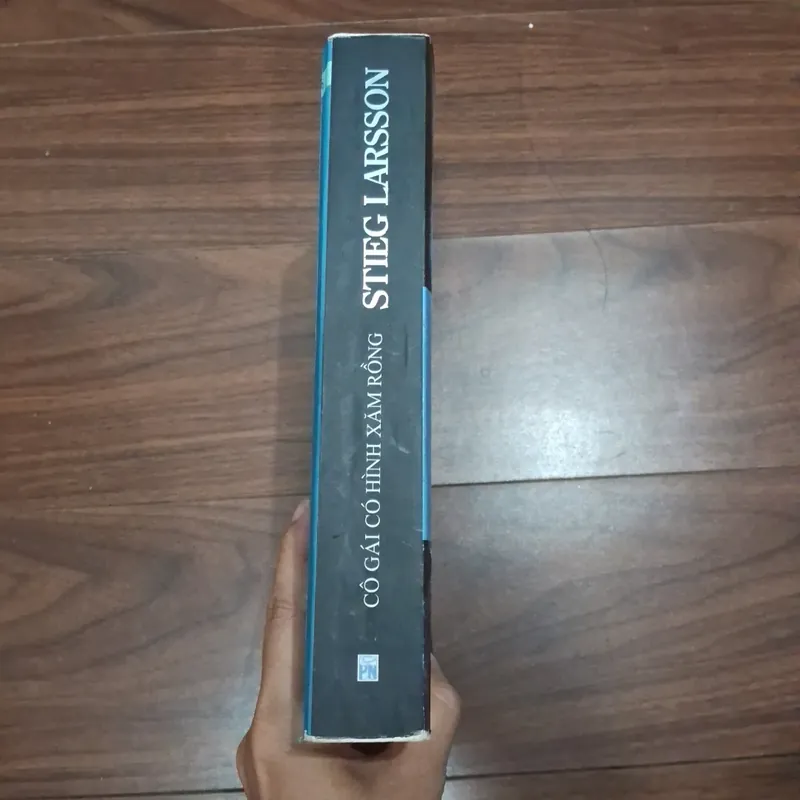 Cô gái có hình xăm rồng 560207