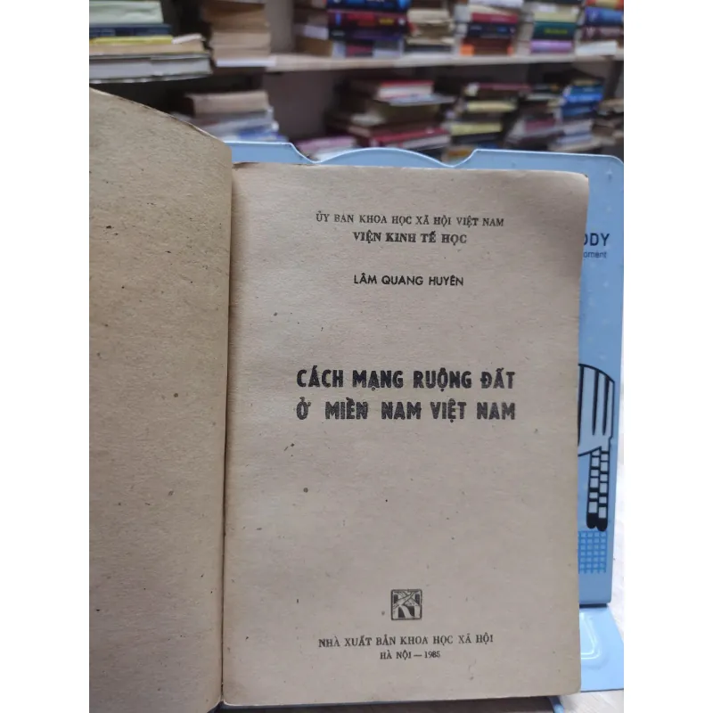 Sách - Cách mạng ruộng đất ở miền nam Việt Nam - Lâm Quang Huyên (A1) 564574