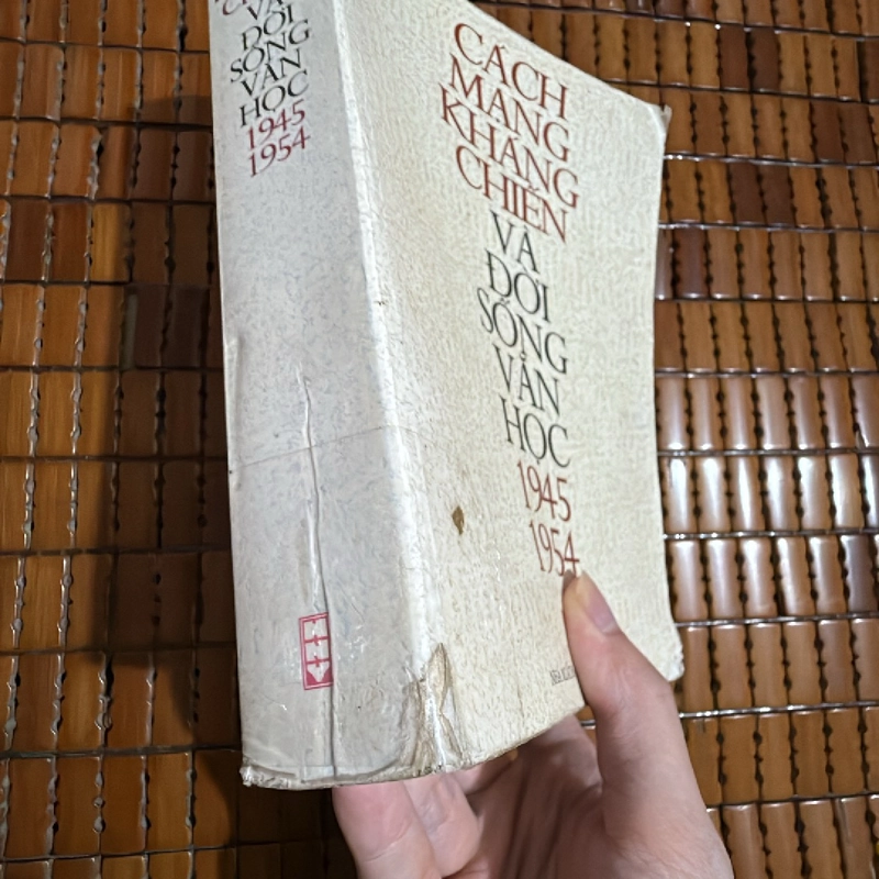 Cách mạng kháng chiến và đời sống văn học  442413