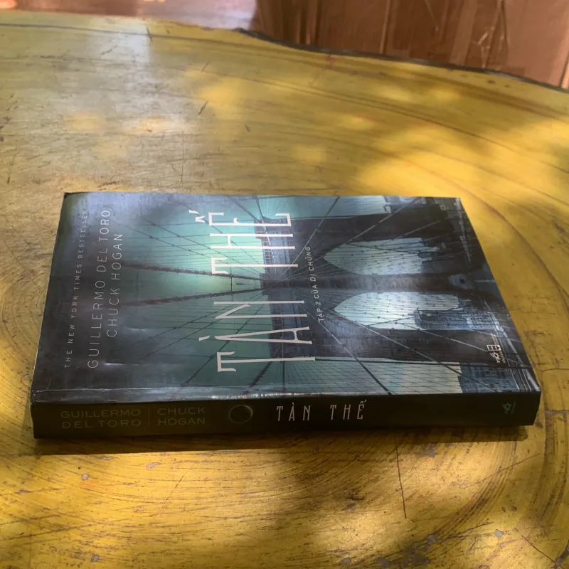 TÀN THẾ - GUILLERMO DEL TORO CHUCK HOGAN 937318