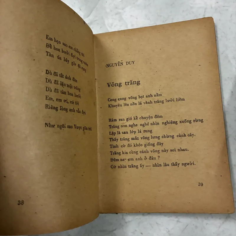 Thơ tình - 1983s 1024789