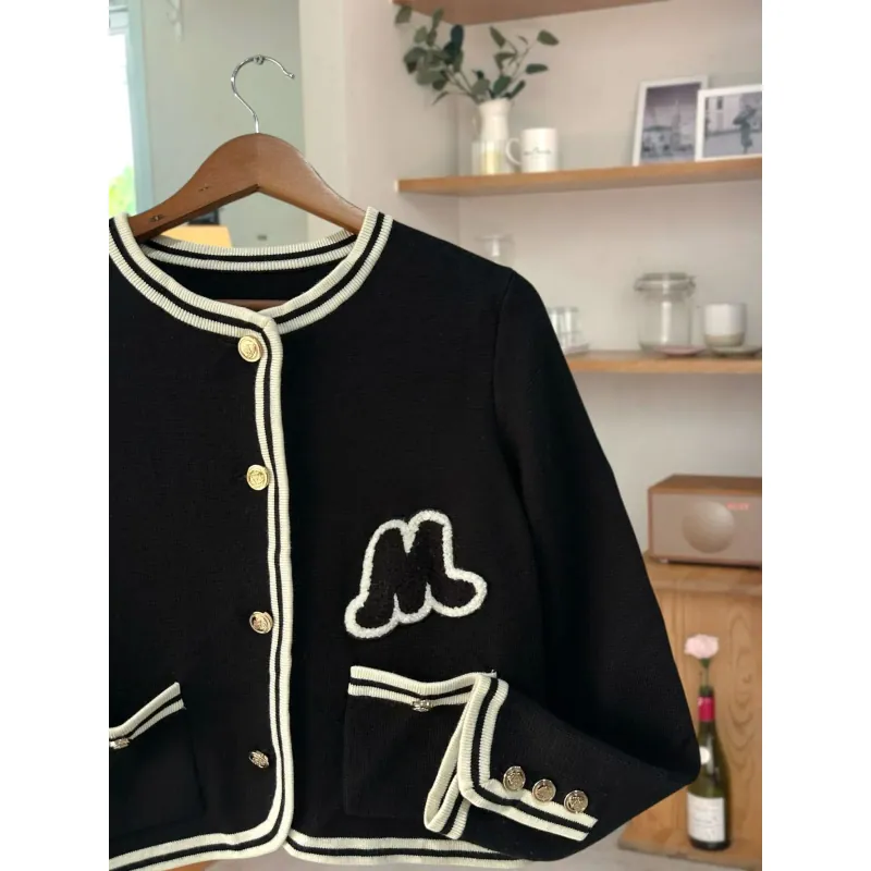 Áo khoác len đen viền trắng chừm cừu size L 734454