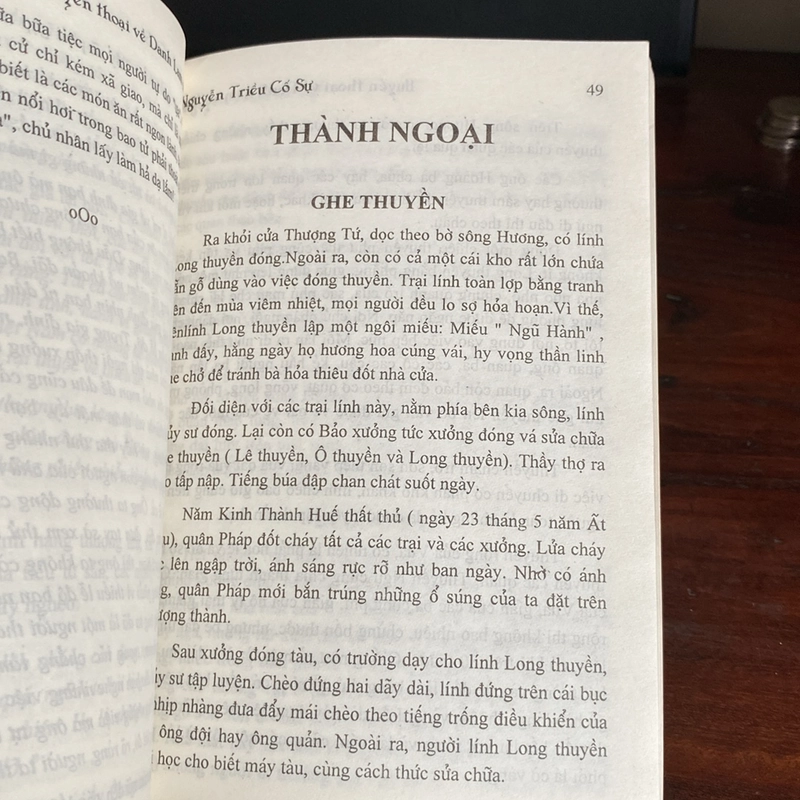 NGUYỄN TRIỀU CỐ SỰ - HUYỀN THOẠI VỀ DANH LAM XỨ HUẾ (XB 1999) 502420