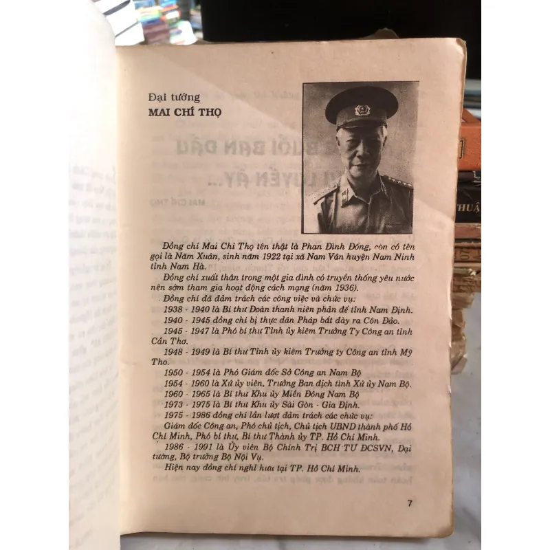 Kỷ niệm sâu sắc trong đời công an - Nhiều tác giả 1002980