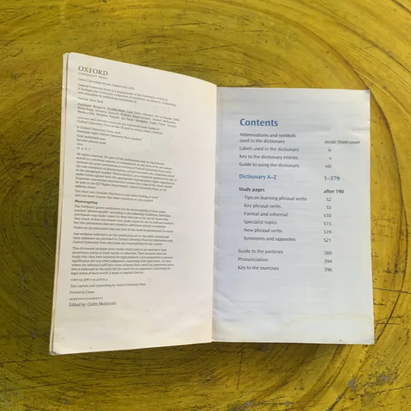 OXFORD PHRASAL VERBS DICTIONARY FOR LEARNERS OF ENGLISH  991284