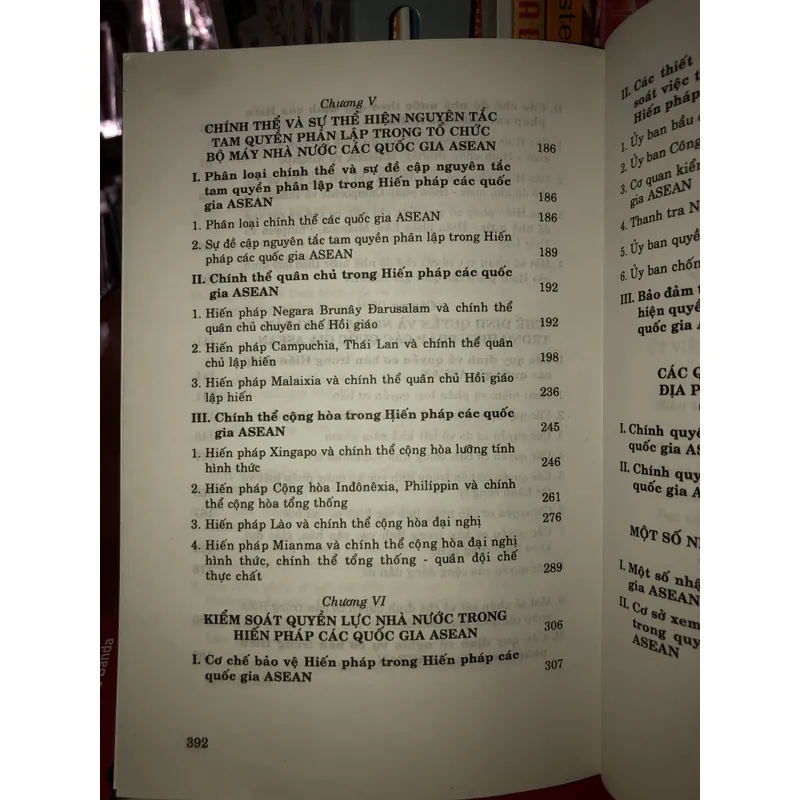 Nghiên cứu so sánh hiến pháp các quốc gia ASEAN - PGS. TS. Tô Văn Hoà 621912