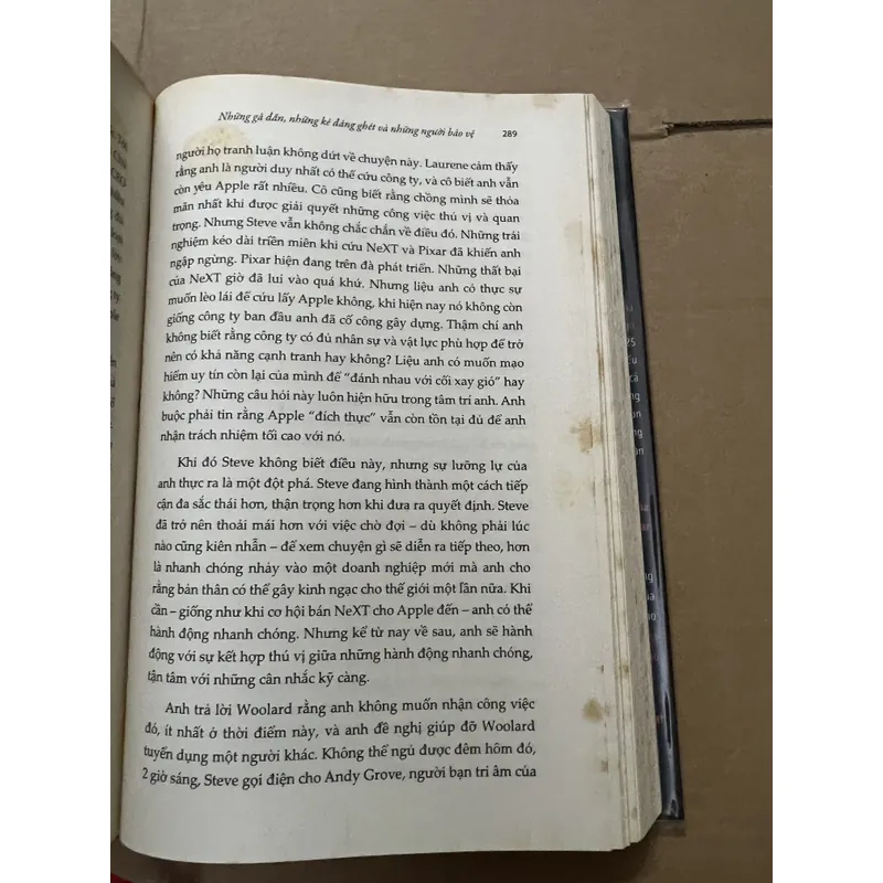 Steve Jobs hành trình từ gã nhà giàu khinh suất đến nhà lãnh đạo kiệt xuất bìa cứng 740994