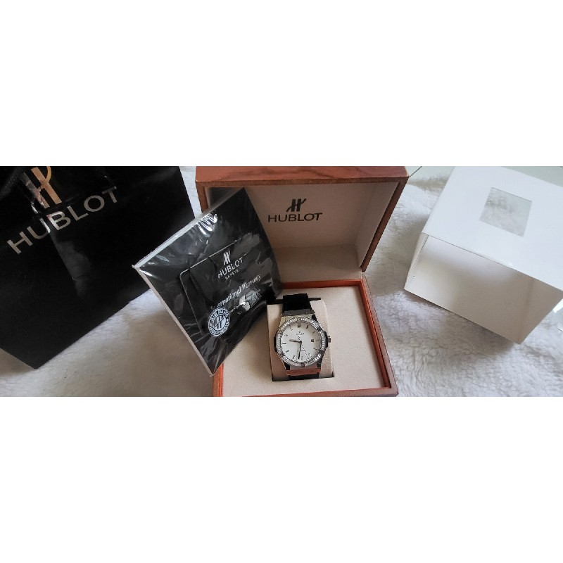 Đồng hồ Hublot 9352