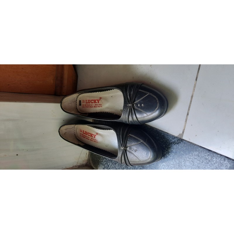 Lô giày second hand 12 đôi. Trong đó có 6 đôi bằng da thật 69027