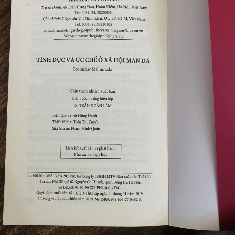 Tình dục và ức chế ở xã hội dã man 1024287