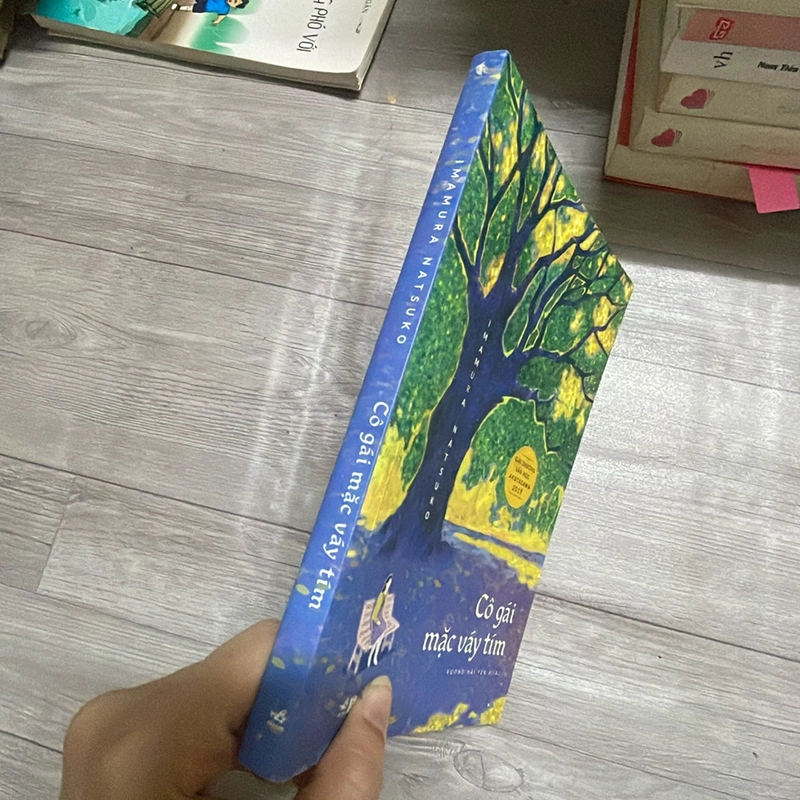 Có gái mặc váy tím  327383
