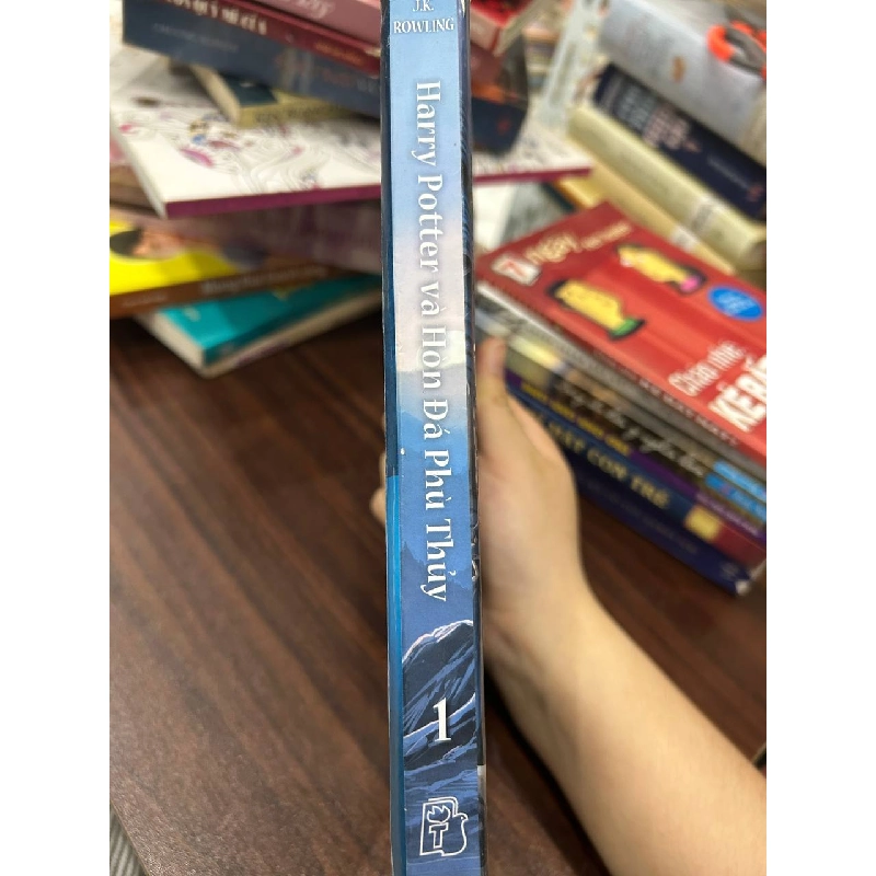 Harry Potter và Hòn Đá Phù Thủy - J.K. Rowling - J.K. Rowling - BT - J.K. Rowling 1013342