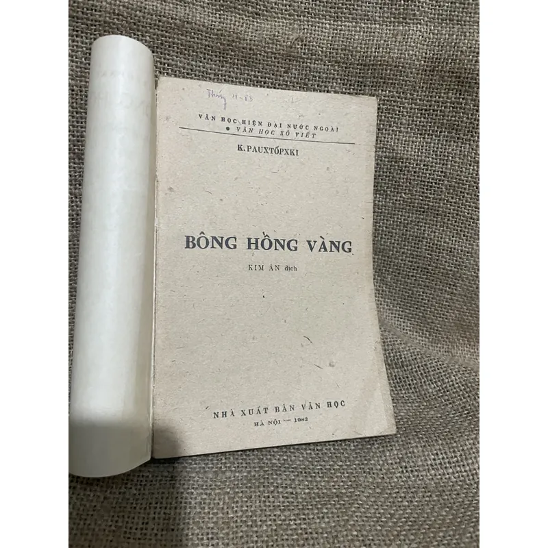 Bình minh mưa, Bông Hồng vàng , một mình với mùa thu (tiểu luận, chân dung) - Paustovsky 719411