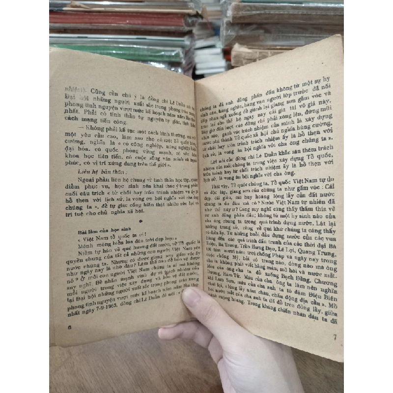 Hướng dẫn làm bài thi vào các trường đại học (1970-1977): Môn Văn học 500043