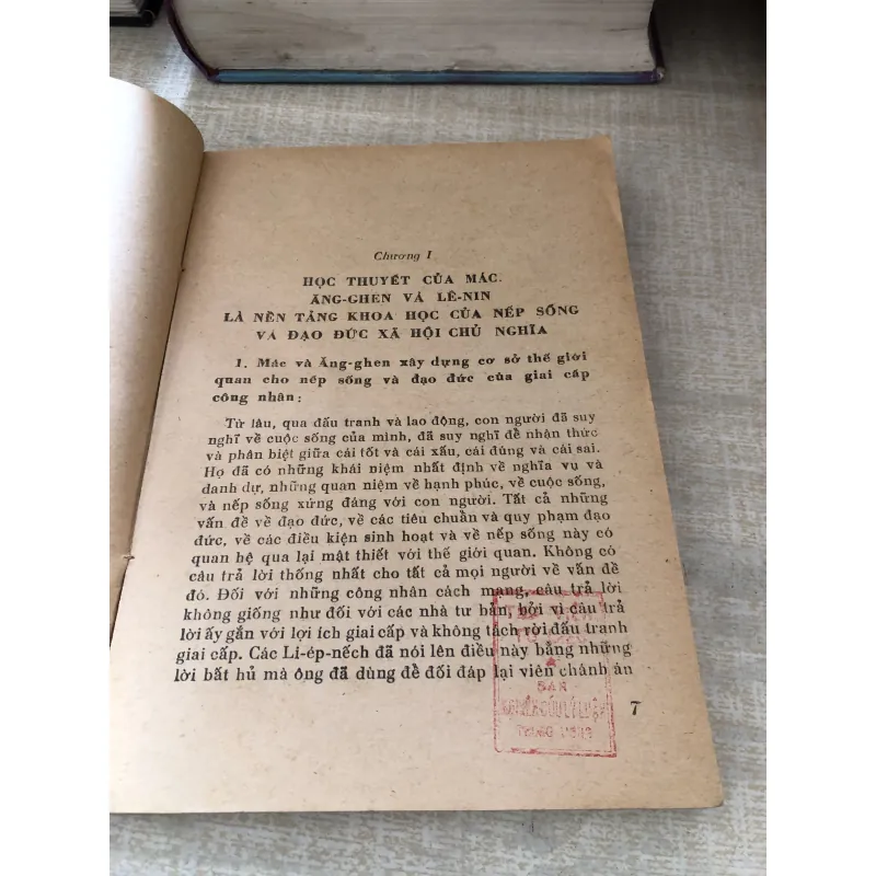 Nếp sống và đạo đức dưới chế độ xã hội chủ nghĩa 1000228