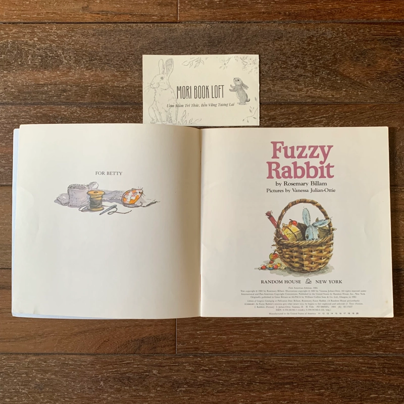 Sách tranh tiếng anh Fuzzy Rabbit, Used, minh họa cổ điển 478673