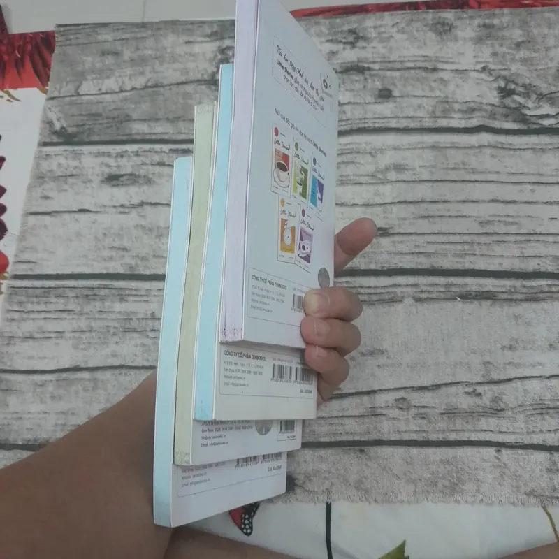 4 cuốn sách học từ vựng tiếng Anh. Little stories theo chủ đề 604445