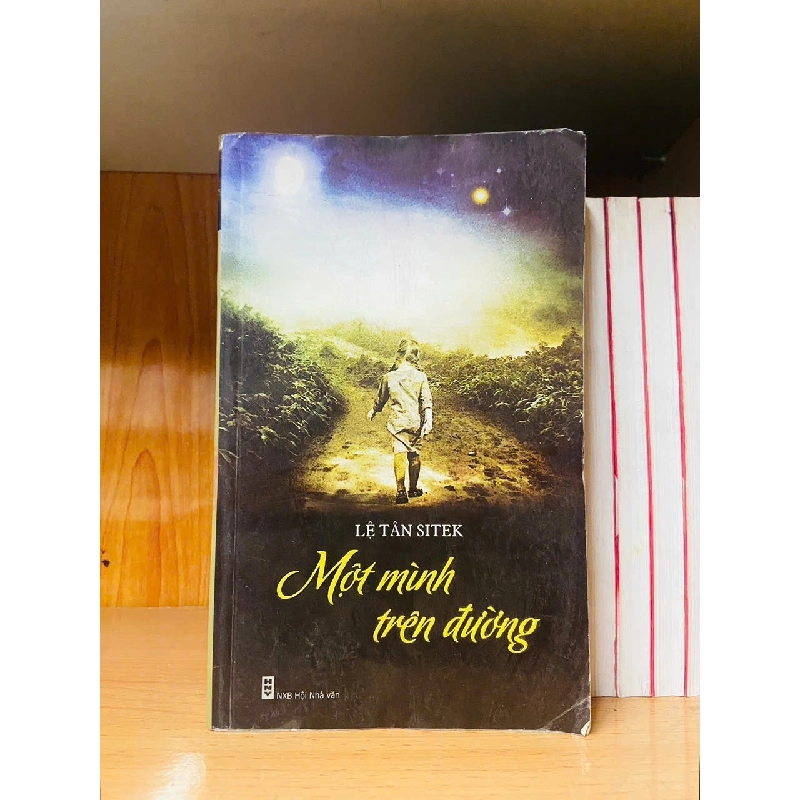 Một mình trên đường - Lệ Tân Stek - VĂN HỌC - VAVO2911-240 712827