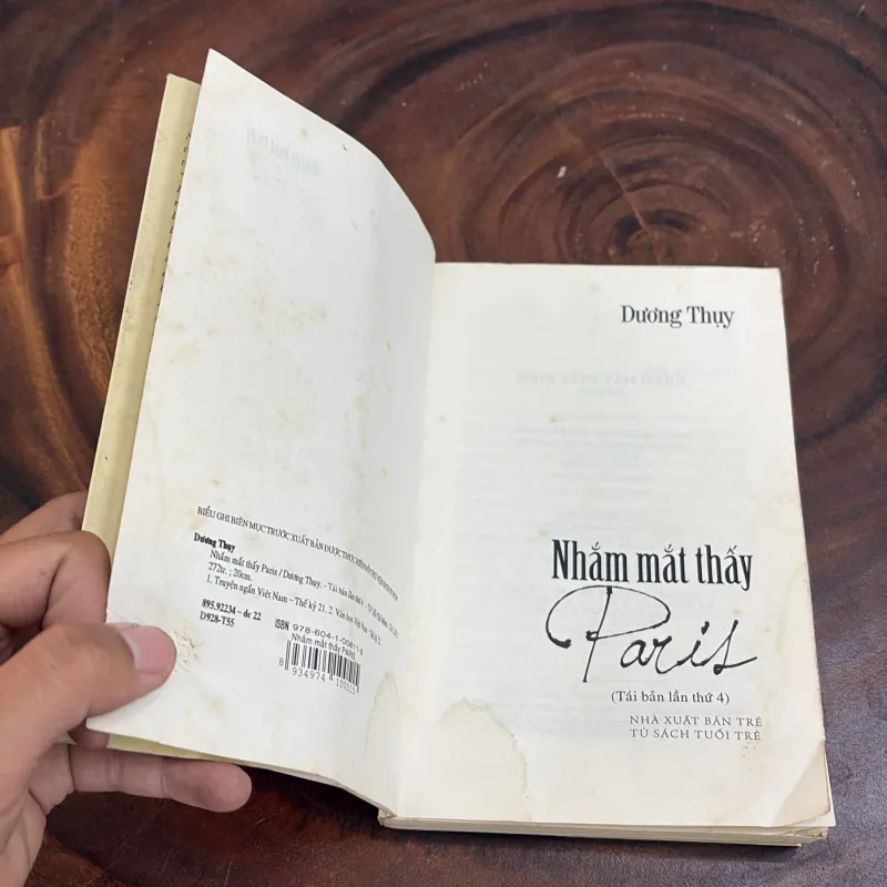 [Sách Không Đẹp] - II Văn Học: Nhắm Mắt Thấy Paris - Dương Thuỵ - 2011 1008463