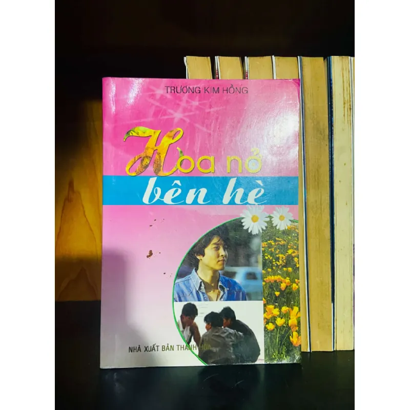 [Sách Cũ SCGR] Hoa nở bên hè - Trương Kim Hồng VĂN HỌC VAVO0810 682037