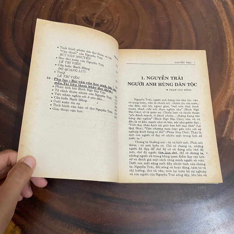 II Tựa sách: Phê Bình, Bình Luận Văn Học _ Nguyễn Trãi - Vũ Tiến Quỳnh - 1995 462525