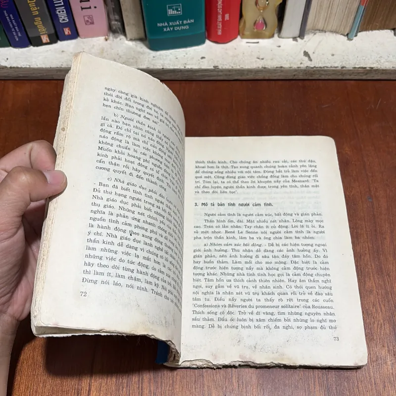 [Sách Không Đẹp, Bị Mốc Và Rách] - II Thinh Lặng Cũng Là Hùng Biện - Hoàng Xuân Việt 800349