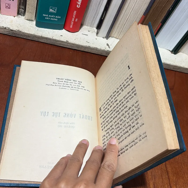 II Sách Phật Giáo: Thoát Vòng Tục Luỵ - Tinh Vân - Quảng Độ (Dịch) - 1974 738218