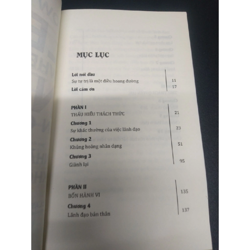 Nhà Lãnh Đạo Không Chức Quyền mới 80% ố nhẹ 2018 HCM2405 Clay Scroggins SÁCH KỸ NĂNG 147722