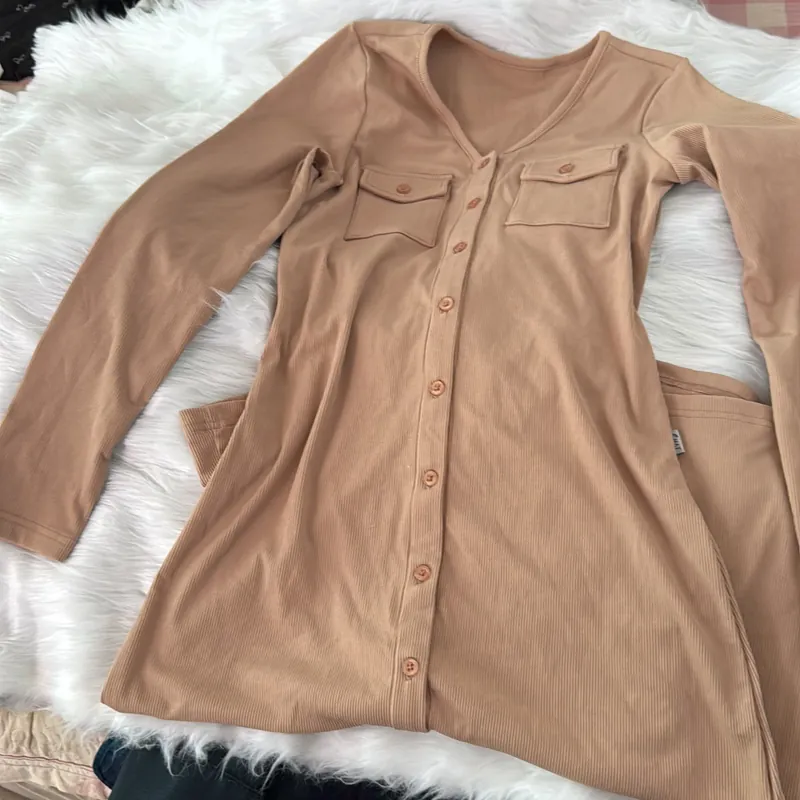 Váy len tăm hàng thiết kế Chat, size M (55 ký quay đầu mặc đẹp). Chưa mặc, nhưng đã giặt  738009