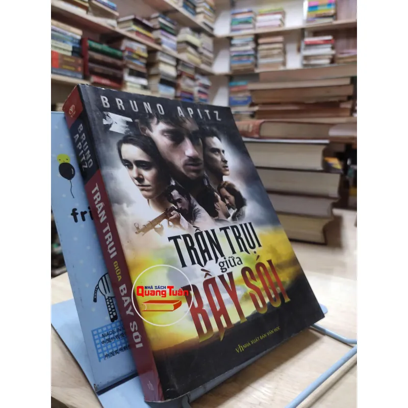 sách: Trần trụi giữa bầy Sói - Bruno Apitz (A1) 565452