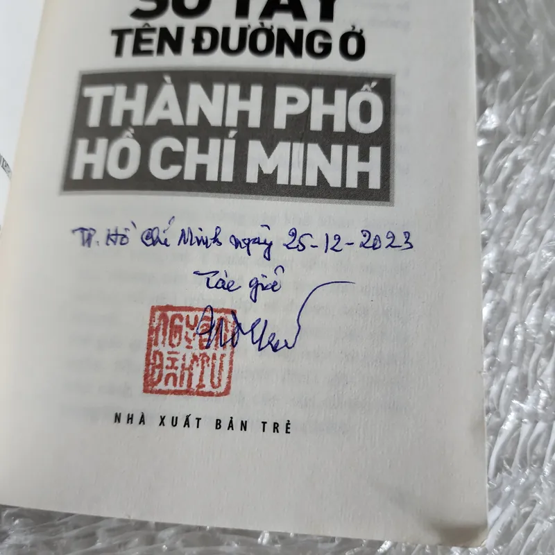 Sổ tay tên đường ở Thành phố hồ chí minh | chữ ký tác giả nguyễn đình tư 695997