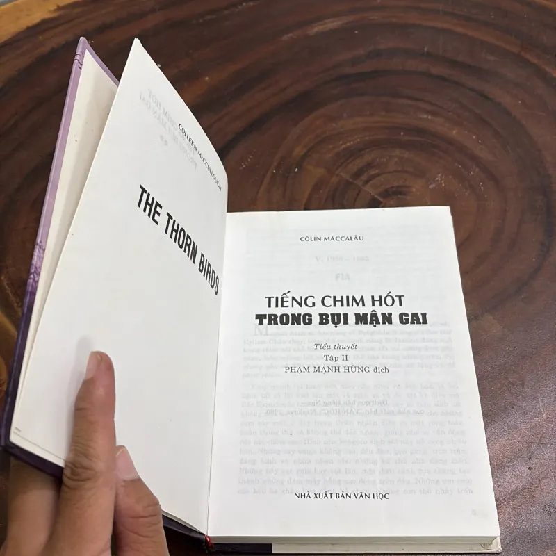 Tác Phẩm Kinh Điển: Tiếng Chim Hót Trong Bụi Mận Gai (Tập 2) - COLLEEN Mc CCULLOUCH - 2004 977215