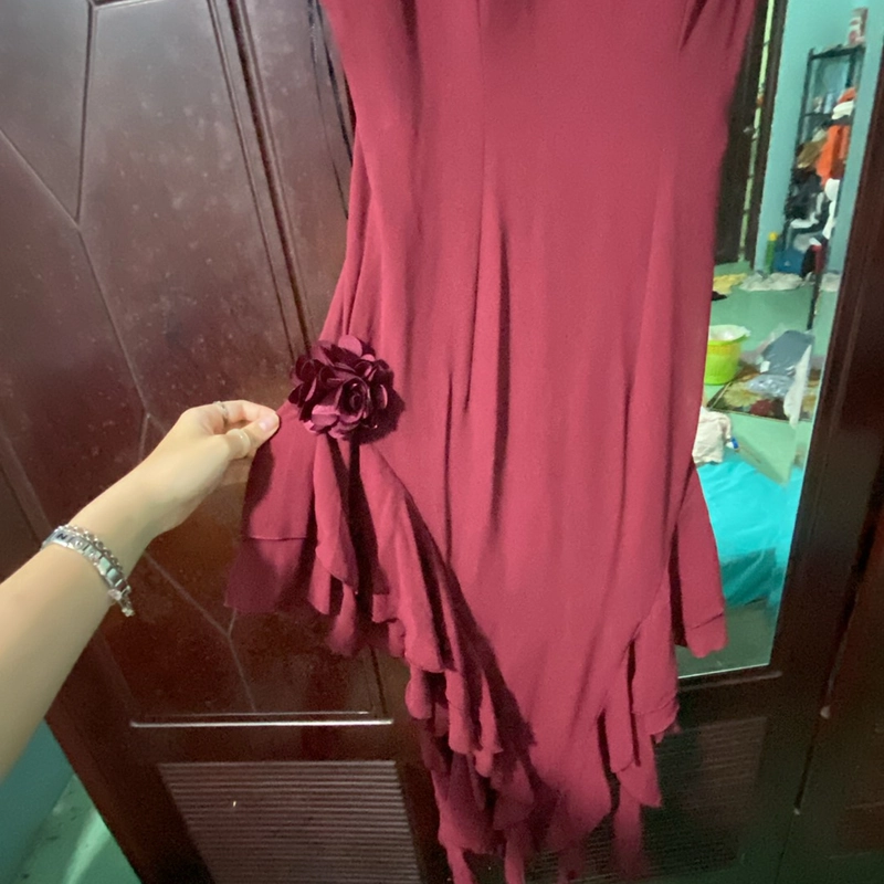 Đầm 2 dây đỏ đô kèm vòng cổ hoa, 90% size S/M 48-55kg 455704