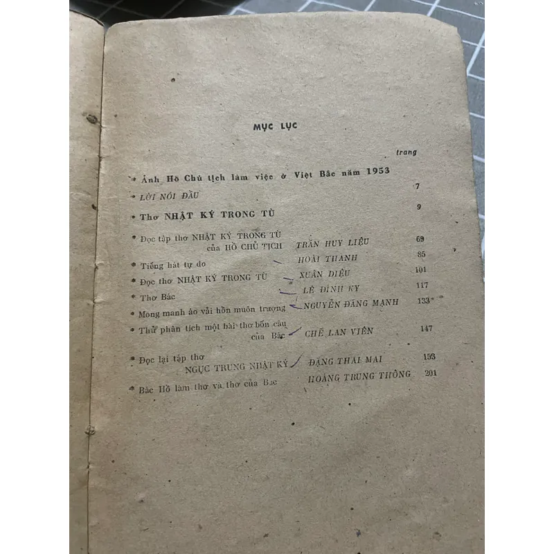 Đọc Nhật ký trong tù, sách phê bình| khổ lớn 558527
