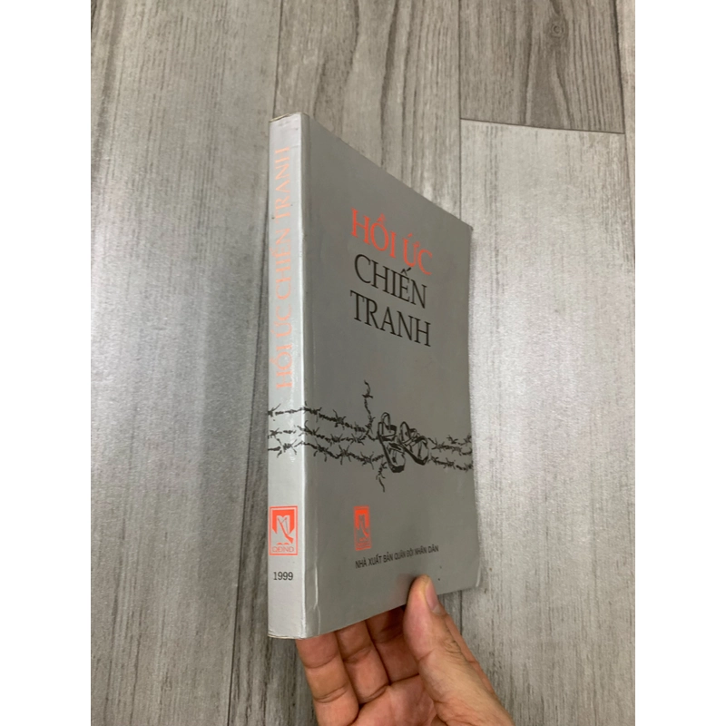 Sách hồi ức chiến tranh. 999 471170