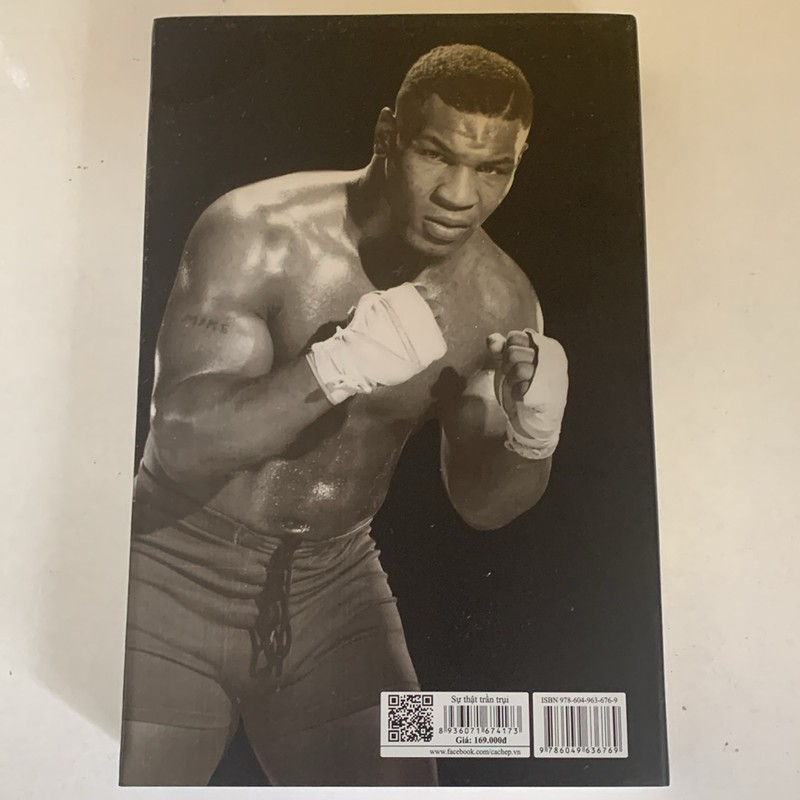 Sách Mike Tyson Sự thật trần trụi (còn mới) - Giá gốc 169k 196420