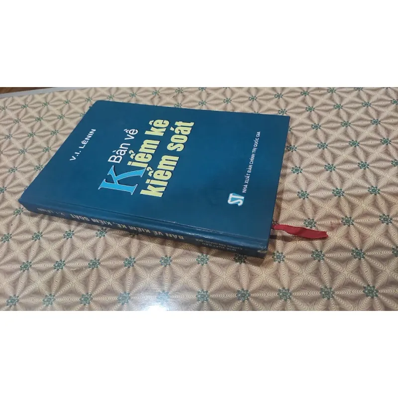 Bàn về kiểm kê kiểm soát (bìa cứng cũ, có chữ ký) 647666