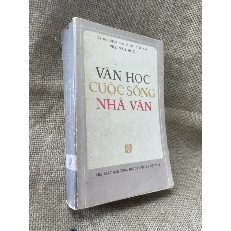 Văn học- cuộc sống -nhà văn - 550 trang  993706