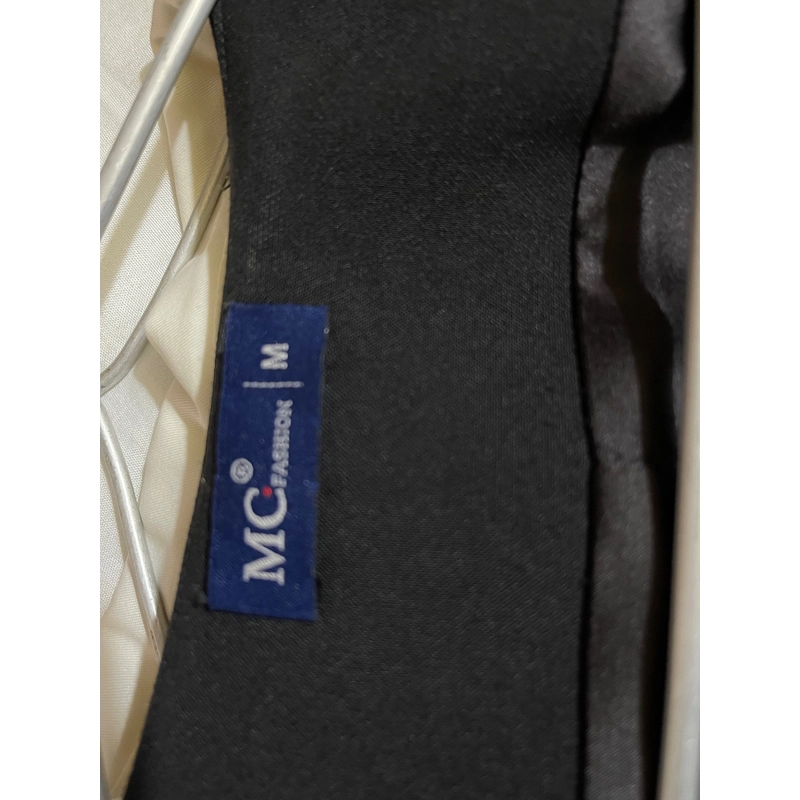 Áo khoác crop top ngoài chân váy 495963