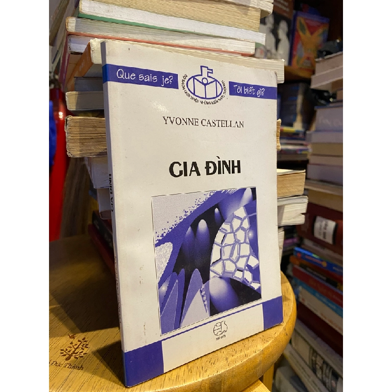 GIA ĐÌNH - YVONNE CASTELLAN 300012