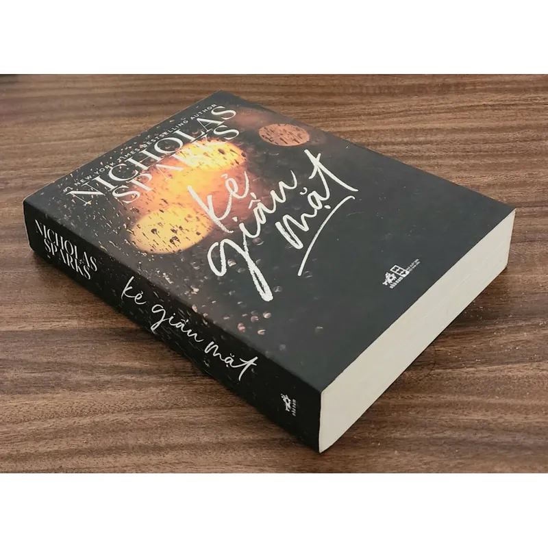 Tiểu thuyết của Nicholas Sparks: KẺ GIẤU MẶT (626 trang) 718638