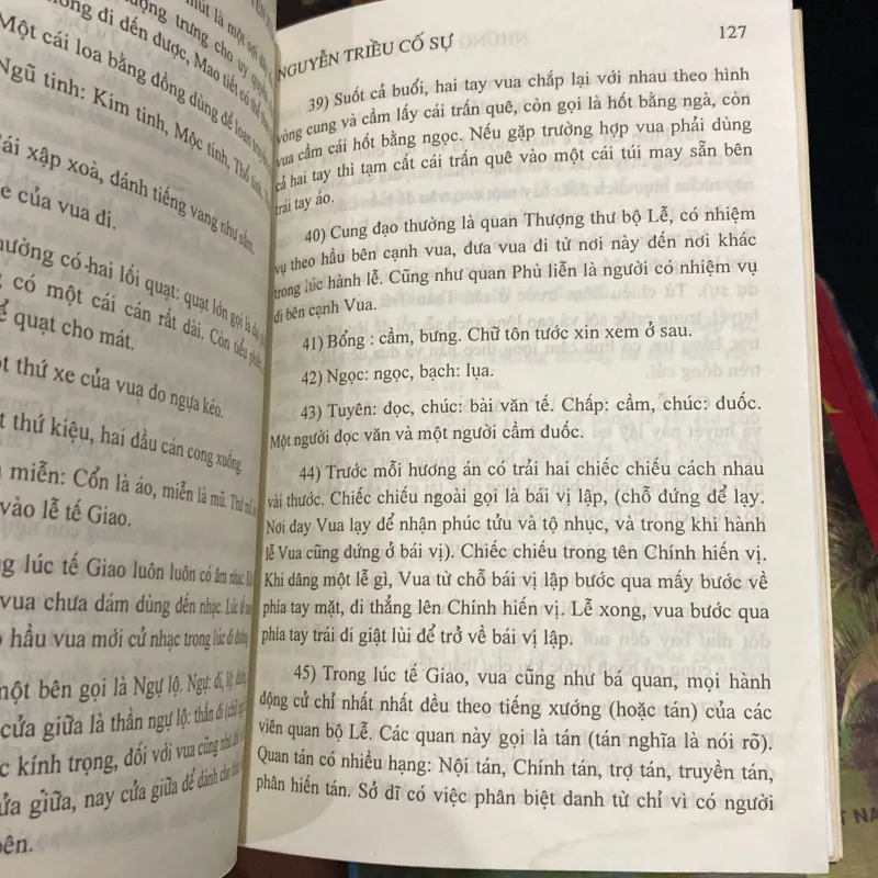 NGUYỄN TRIỀU CỐ SỰ - NHỮNG CHUYỆN XƯA XỨ HUẾ (XB 1996) 760248