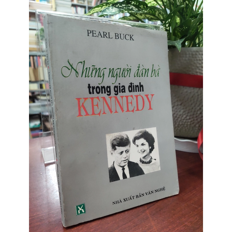 NHỮNG NGƯỜI ĐÀN BÀ TRONG GIA ĐÌNH KENNEDY 330238