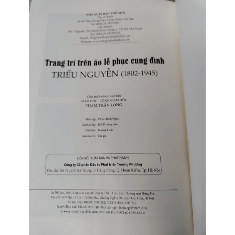 Trang trí trên áo lễ phục cung đình 462991
